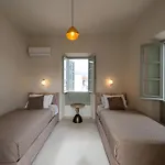 Tinas Lindian Serenity فيلة