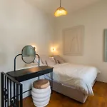 Tinas Lindian Serenity فيلة *